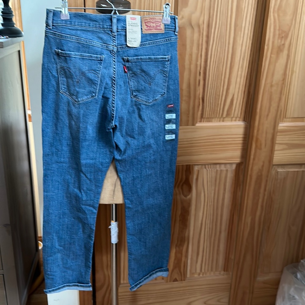LEVI’S CLASSIC STRAIGHT MID RISE JEAN SIZE 6 SHORT W28/L28 NWT